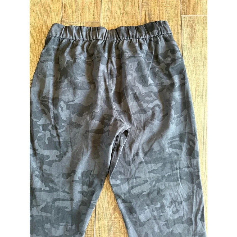 Lululemon On The Fly Luxtreme 28” Jogger Sz. 8 Camo Deep Coal